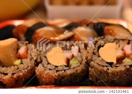 營養豐富的鰻魚壽司 營養豐富的鰻魚壽司 142101461