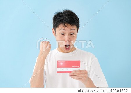 一個很高興看到存摺的人 一個很高興看到存摺的人 142101832