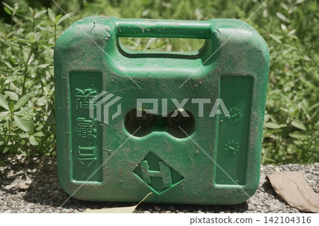 plastic plastic 142104316