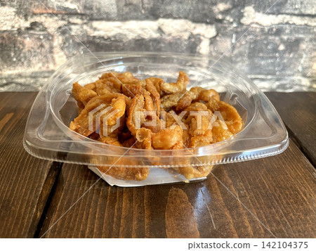Crispy fried chicken skin (takeout container) Crispy fried chicken skin (takeout container) 142104375