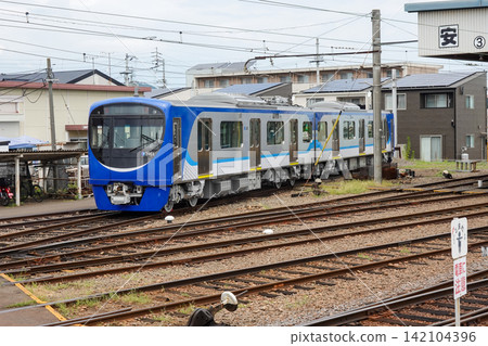 New train at Kotoden Busshozan Station (photographed in August 2026) New train at Kotoden Busshozan Station (photographed in August 2026) 142104396
