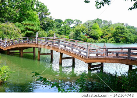 位於洗足池公園和弁天島的紅色神社 位於洗足池公園和弁天島的紅色神社 142104748