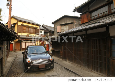 The retro streetscape of Kashiya Yokocho, a popular tourist spot in Koedo Kawagoe. The retro streetscape of Kashiya Yokocho, a popular tourist spot in Koedo Kawagoe. 142105208