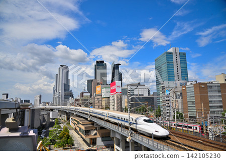 愛知縣:名古屋城市景觀 - 名古屋車站建築和新幹線 愛知縣:名古屋城市景觀 - 名古屋車站建築和新幹線 142105230