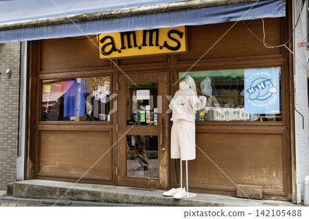 Clothing store a.m.m.s, exterior view, Koenji Minami 3-chome, Suginami-ku, Tokyo Clothing store a.m.m.s, exterior view, Koenji Minami 3-chome, Suginami-ku, Tokyo 142105488