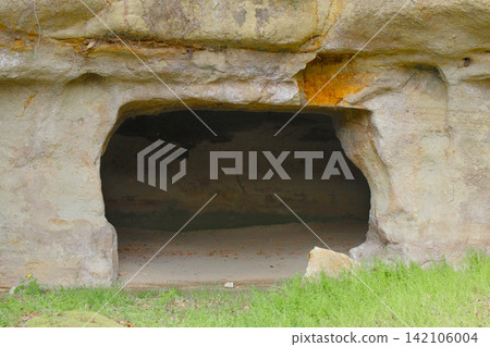 Takenohana Cave Tombs (Watari Town, Miyagi Prefecture) Takenohana Cave Tombs (Watari Town, Miyagi Prefecture) 142106004