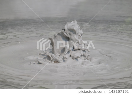 大地之藝-別府坊主地獄噴發的礦泥 大地之藝-別府坊主地獄噴發的礦泥 142107191