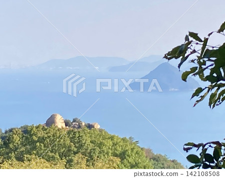 A refreshing and spectacular view overlooking the sea and mountains: blue sea and green hills. A refreshing and spectacular view overlooking the sea and mountains: blue sea and green hills. 142108508