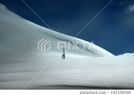 Avalanche situation, avalanche trigger zone 142109596