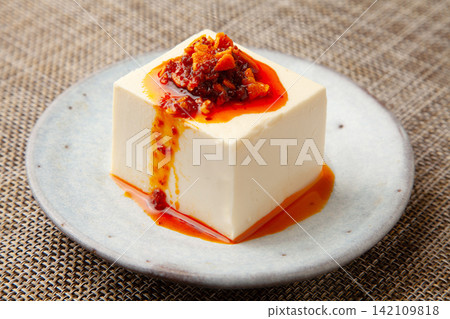Cold tofu with chili oil Cold tofu with chili oil 142109818