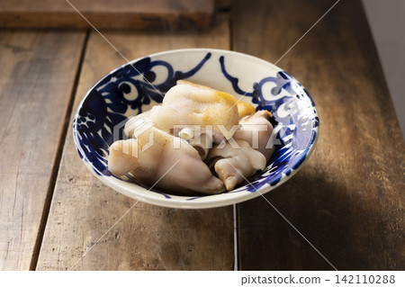 Pig's feet and Yachimun pottery 142110288