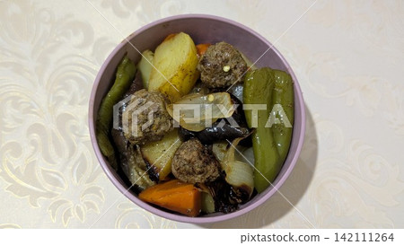 Meatballs and roasted vegetables in a pink bowl 142111264