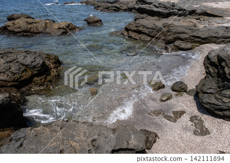 The tranquil sea of Jogashima Island, Miura Peninsula, Kanagawa Prefecture The tranquil sea of Jogashima Island, Miura Peninsula, Kanagawa Prefecture 142111894