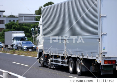 Logistics truck 142112398