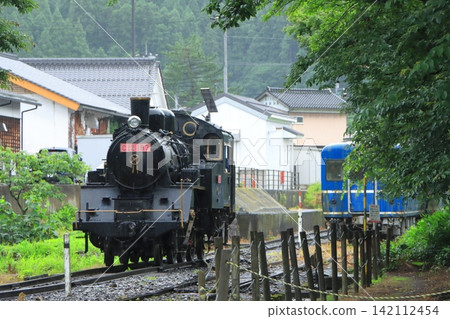 若狹鐵道的 C12-167 型機車,採用壓縮空氣驅動進行修復,現在用於 SL(蒸汽機車)體驗駕駛(攝於 2026 年 6 月 20 日)。 若狹鐵道的 C12-167 型機車,採用壓縮空氣驅動進行修復,現在用於 SL(蒸汽機車)體驗駕駛(攝於 2026 年 6 月 20 日)。 142112454