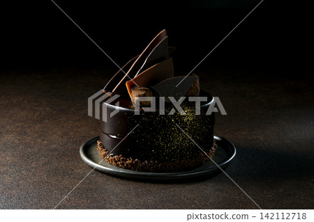 Chocolat cake 142112718