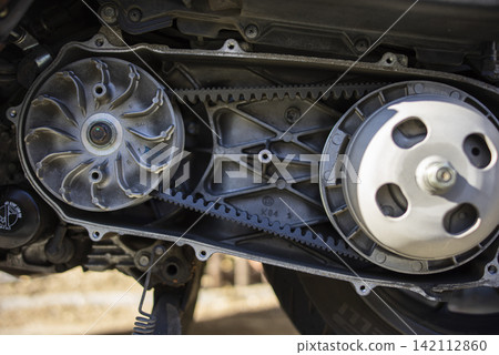 Scooter drivetrain and drive belt 142112860
