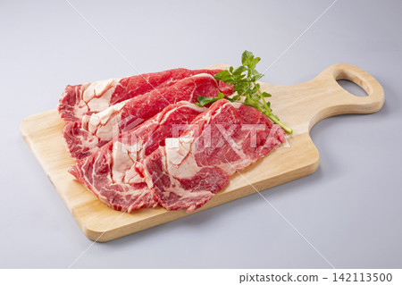 澳洲牛肉丁卷,切成薄片 澳洲牛肉丁卷,切成薄片 142113500