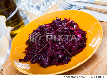 Braised red cabbage Braised red cabbage 142114041