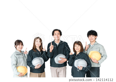 穿著工作服在工廠、建築公司等中小型企業工作的員工和工作人員(商人和女商人)。 穿著工作服在工廠、建築公司等中小型企業工作的員工和工作人員(商人和女商人)。 142114112