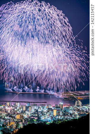 【靜岡縣】熱海價值百萬美元的夜景和海上煙火：壯觀的尼加拉大瀑布空中表演 142115457