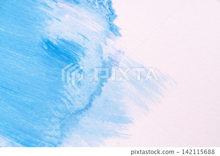 以大膽的藍白筆觸,展現出清爽的季節感。 以大膽的藍白筆觸,展現出清爽的季節感。 142115688