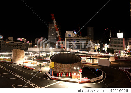 Scenery around Shinjuku West Exit during redevelopment work. Scenery around Shinjuku West Exit during redevelopment work. 142116006