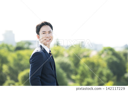 微笑的商人 142117229