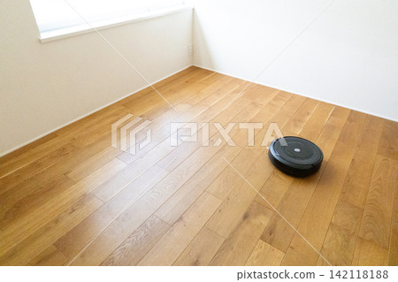 Solid wood flooring and a robotic vacuum cleaner 142118188
