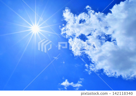 藍天白雲,陽光直射,自由空間影像(固定鏡頭) 藍天白雲,陽光直射,自由空間影像(固定鏡頭) 142118340