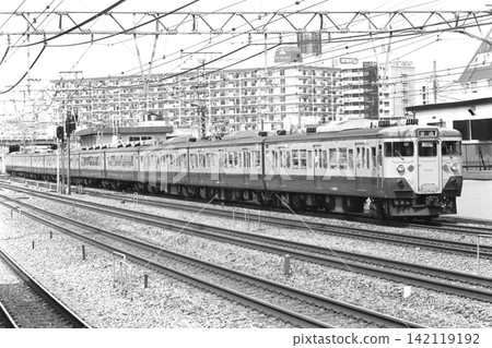 During the Japanese National Railways era, a local train on the Tokaido Line, car Kuha 111-2044, departing from Hiranumabashi, May 28, 1983. During the Japanese National Railways era, a local train on the Tokaido Line, car Kuha 111-2044, departing from Hiranumabashi, May 28, 1983. 142119192