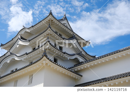 兵庫縣尼崎市尼崎城天守閣和藍天。 兵庫縣尼崎市尼崎城天守閣和藍天。 142119716