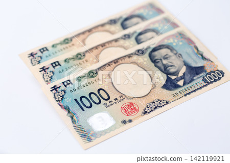 3,000 yen 3,000 yen 142119921