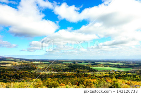 A magnificent view from Kaiyodai in Nakashibetsu, Hokkaido, under a clear blue autumn sky. A magnificent view from Kaiyodai in Nakashibetsu, Hokkaido, under a clear blue autumn sky. 142120738