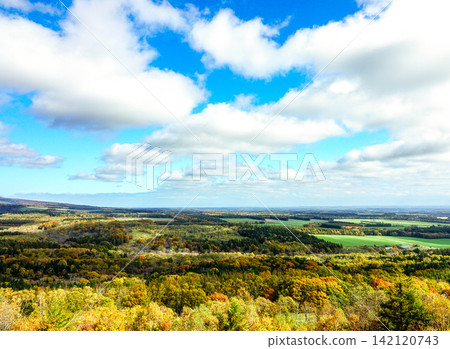 A magnificent view from Kaiyodai in Nakashibetsu, Hokkaido, under a clear blue autumn sky. A magnificent view from Kaiyodai in Nakashibetsu, Hokkaido, under a clear blue autumn sky. 142120743
