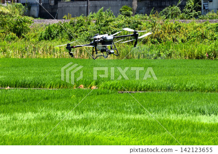 無人機噴灑農藥 無人機噴灑農藥 142123655