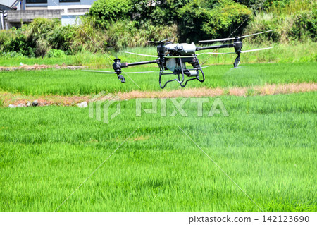 無人機噴灑農藥 無人機噴灑農藥 142123690