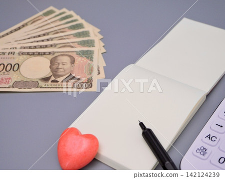 日圓、記事本、鋼筆、心形、計算機 日圓、記事本、鋼筆、心形、計算機 142124239