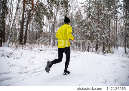 Rear view man running trail Rear view man running trail 142124963