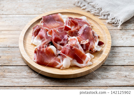 Spanish serrano ham slices Spanish serrano ham slices 142125902