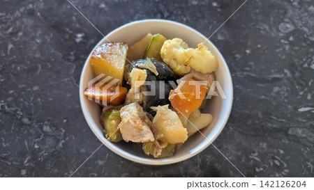 Homemade meat stew with mixed vegetables in a bowl 142126204