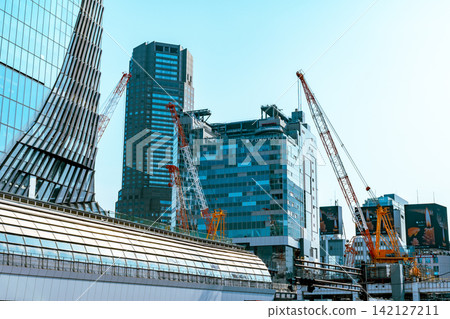 從宮山坂下路口附近看到的正在興建中的澀谷站。 2026.07 b-4 淺色調 從宮山坂下路口附近看到的正在興建中的澀谷站。 2026.07 b-4 淺色調 142127211