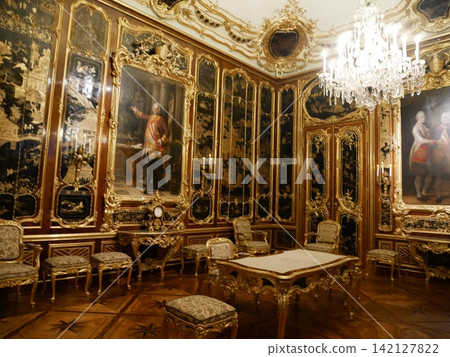 The Lacquered Room of Schönbrunn Palace (Vienna, Austria) The Lacquered Room of Schönbrunn Palace (Vienna, Austria) 142127822