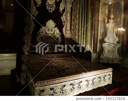 Interior of Schönbrunn Palace (Vienna, Austria) Interior of Schönbrunn Palace (Vienna, Austria) 142127828