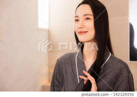 浴袍 - 美麗圖片 142129350