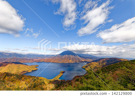 Autumn overlooking Lake Chuzenji Autumn overlooking Lake Chuzenji 142129800