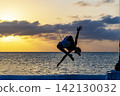 Acrobatic jump into the sea 142130032