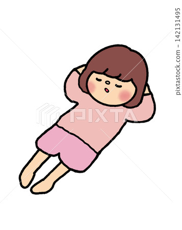 一個可愛的小女孩躺著打盹。 一個可愛的小女孩躺著打盹。 142131495