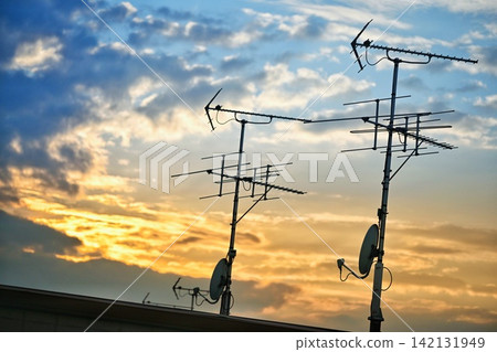 An antenna on the roof and a beautiful sky An antenna on the roof and a beautiful sky 142131949