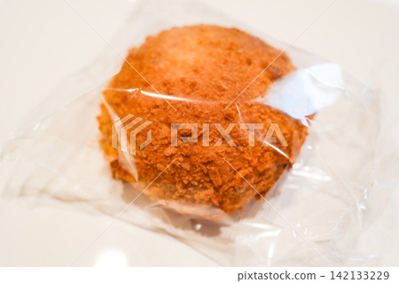 Curry bread with a crispy coating Curry bread with a crispy coating 142133229